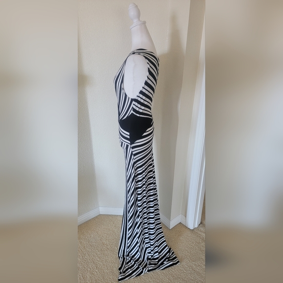 Remain Maxi striped dress, accentuates curves, size Medium - Picture 3 of 4